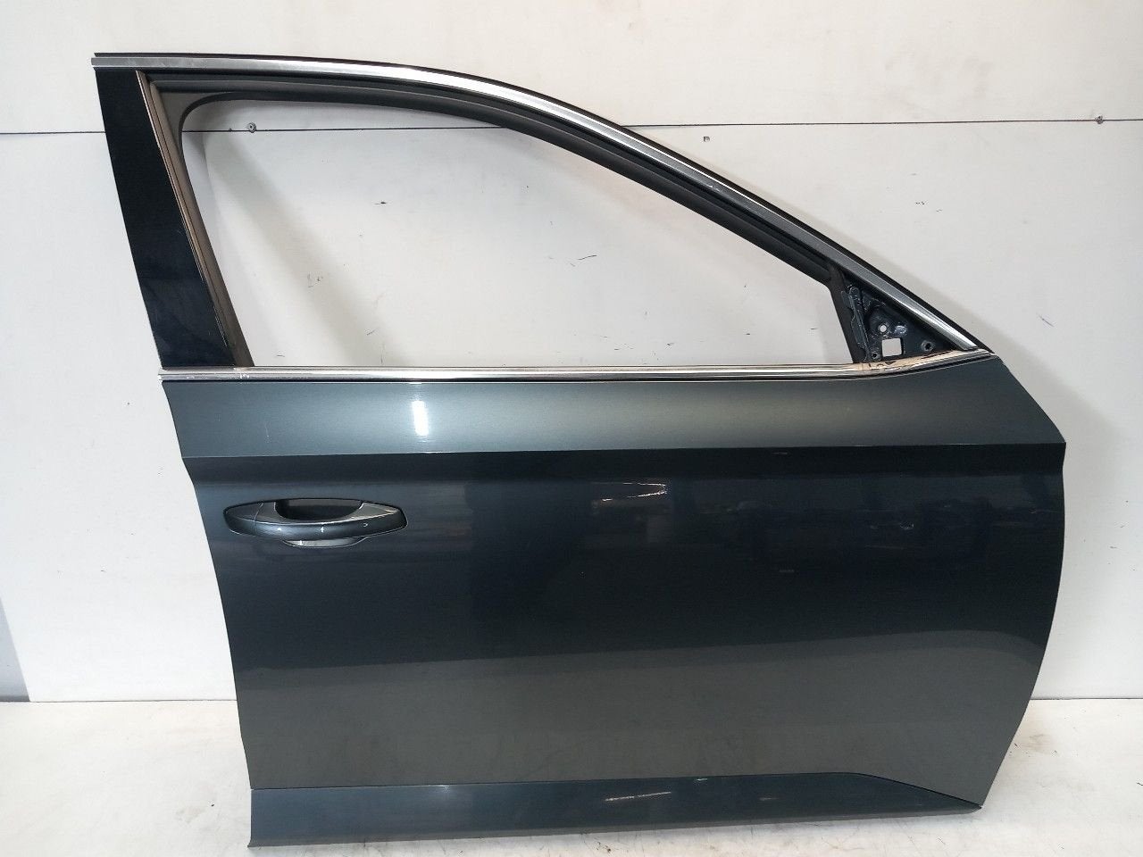 Portier rechts voor Skoda Superb, Onderdelen@venauto.nl, Van der Ven Autorecycling B.V., Gebruikt, Ettenseweg 76, 4706 PB Roosendaal, The Netherlands