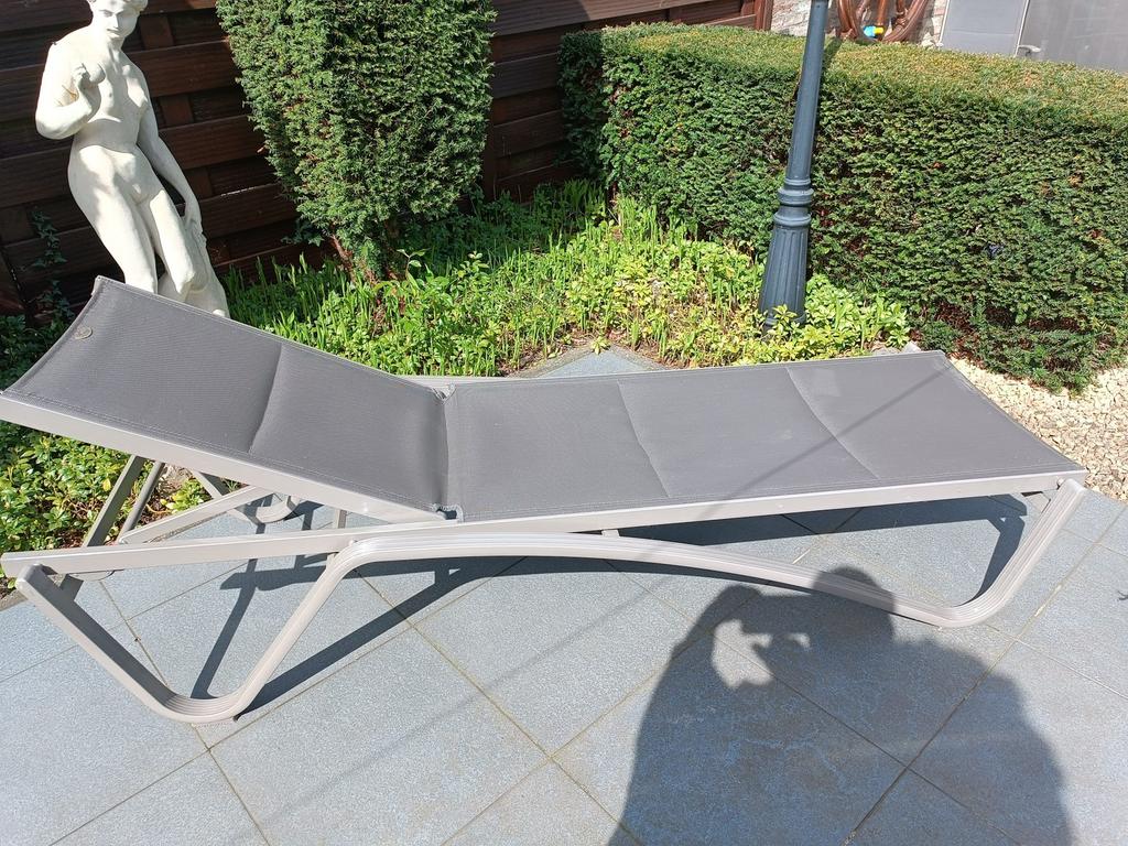 Ligbed met kussen - Crown Garden, Tuin en Terras, Ophalen, Zo goed als nieuw
