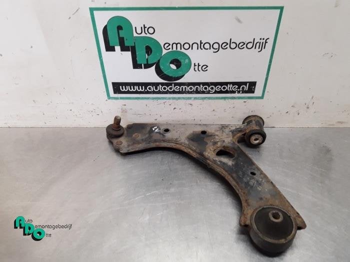 Bras de suspension avant gauche d'un Opel Corsa (Corsa D 07-, -, Opel, 3 mois de garantie, Utilisé