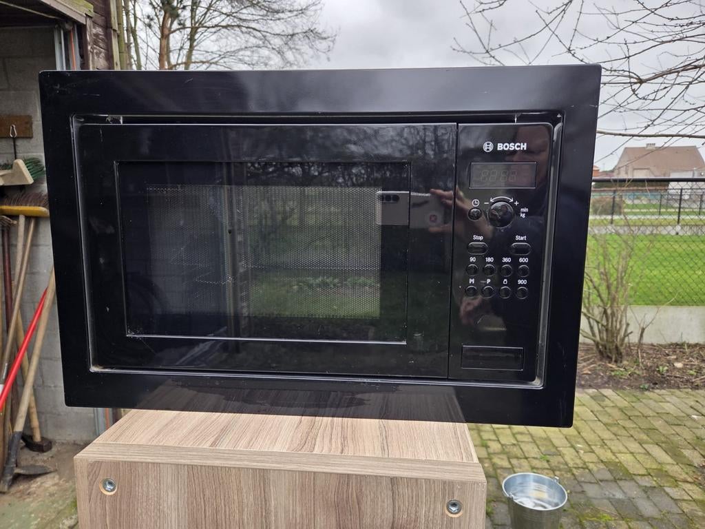 Four à Micro-ondes BOSCH à encastrer, modèle HMT84M661