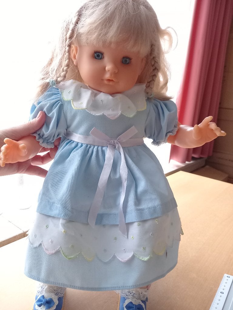 Nieuwstaat hele mooie propere babypop 45 cm met kleedjes, Kinderen en Baby's, Ophalen of Verzenden, Zo goed als nieuw, Babypop