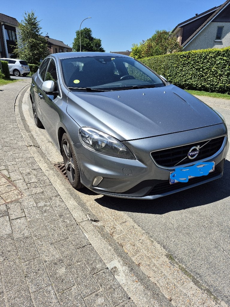 Zeer goede Volvo V40 met nieuwe motor (reeds blanco gekeurd), Auto's, Voorwielaandrijving, 4 cilinders, 1969 cc, 5 deurs