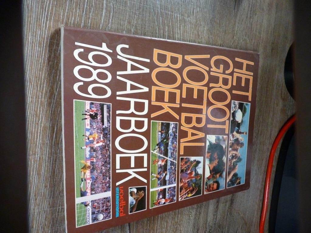 Het groot voetbalboek - jaarboek 1989, Ophalen of Verzenden, Gelezen, Overige sporten