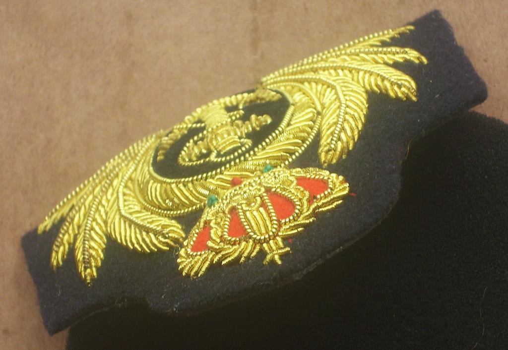 Insigne en cannetille et soie pour casquette de Marine belge, Collections, Envoi, Marine, Emblème ou Badge