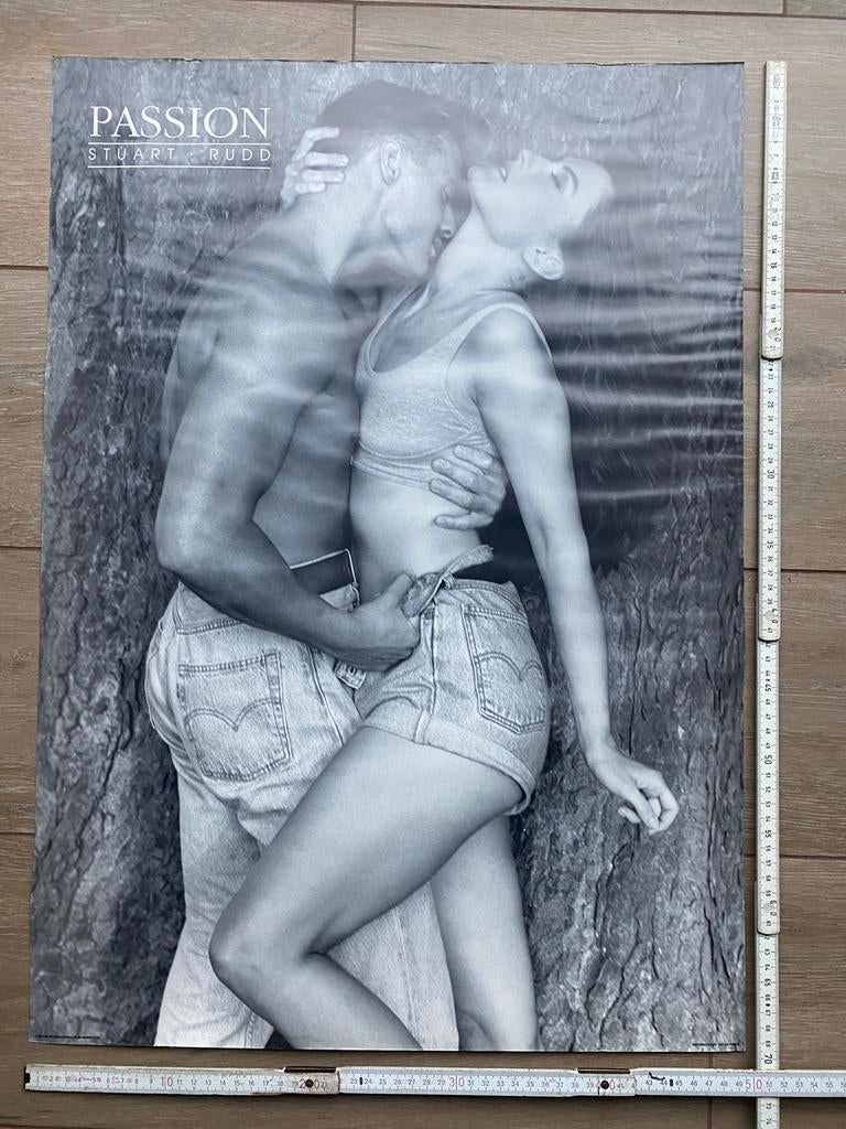 Poster van een verliefd koppeltje, Verzamelen, Posters, Ophalen, Rechthoekig Staand, Deurposter of groter, Zo goed als nieuw