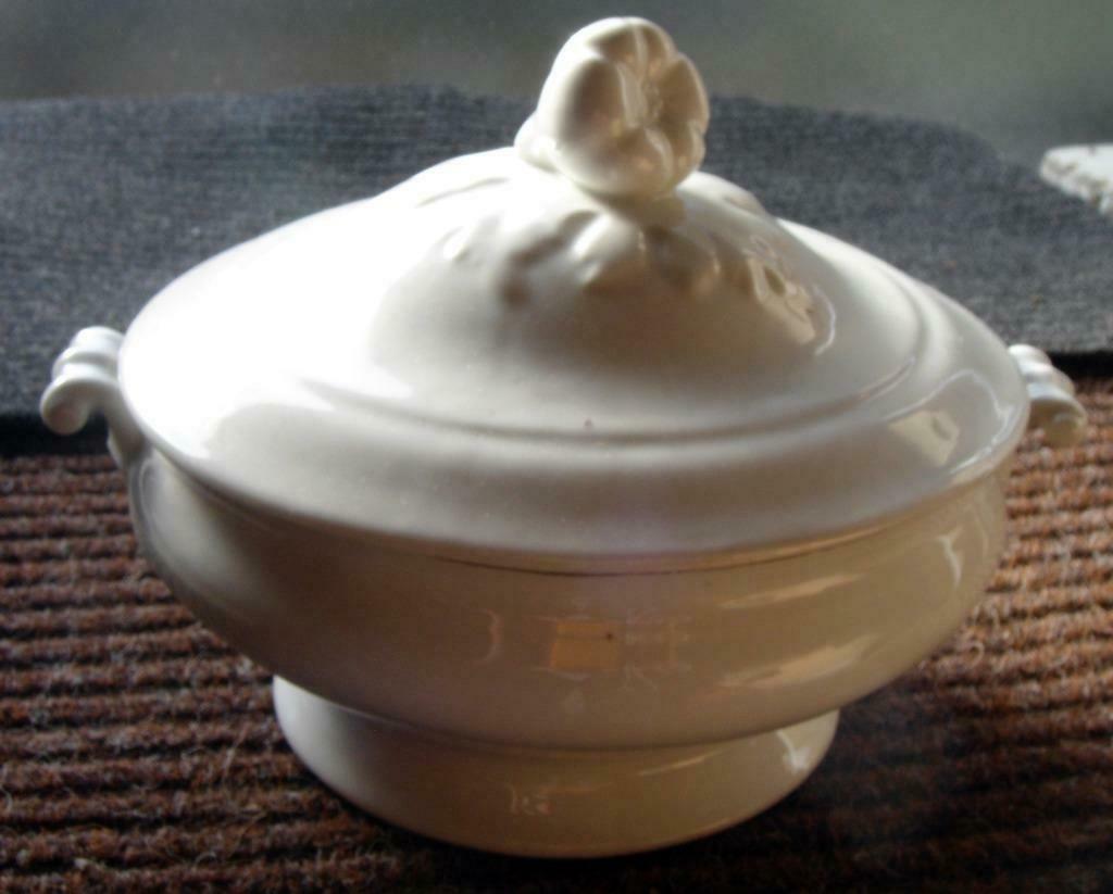 Petite soupière en porcelaine blanche : 2 disponibles, Enlèvement