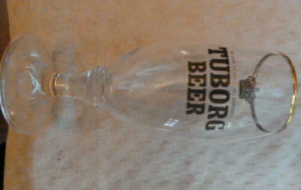 #N bier glas TUBORG BEER " op voet & gouden rand ", Ophalen of Verzenden, Nieuw, Bierglas