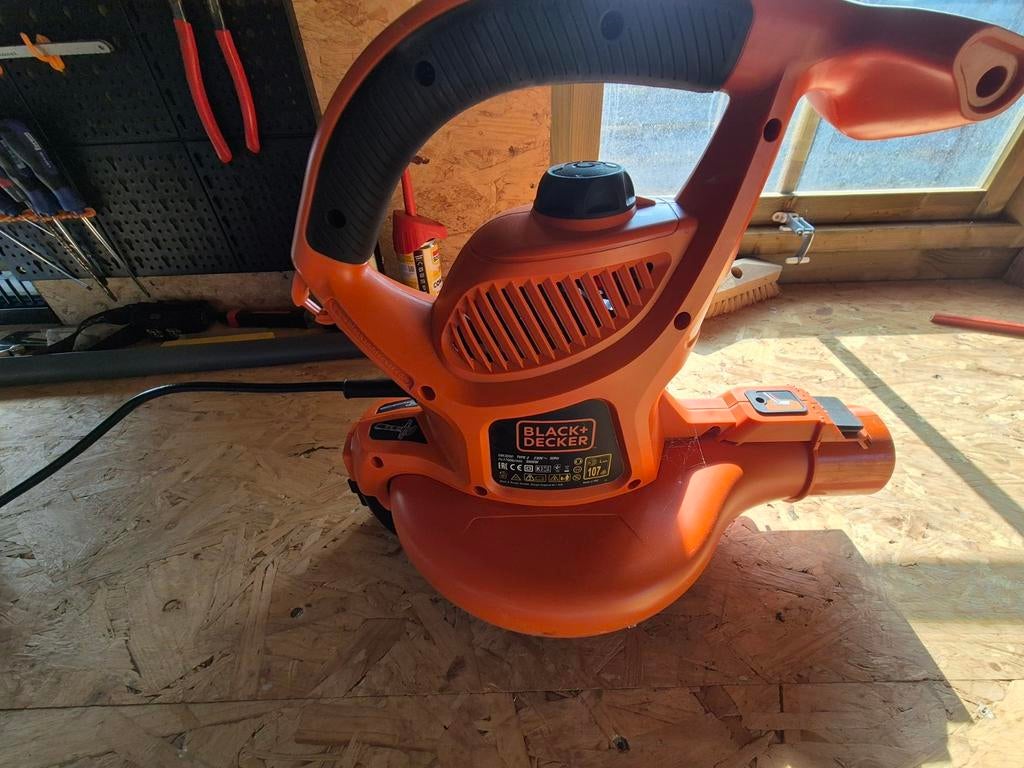 Black&Decker Bladblazer/zuiger, Tuin en Terras, Bladblazers, Ophalen, Met opvangzak, Handgedragen, Zo goed als nieuw