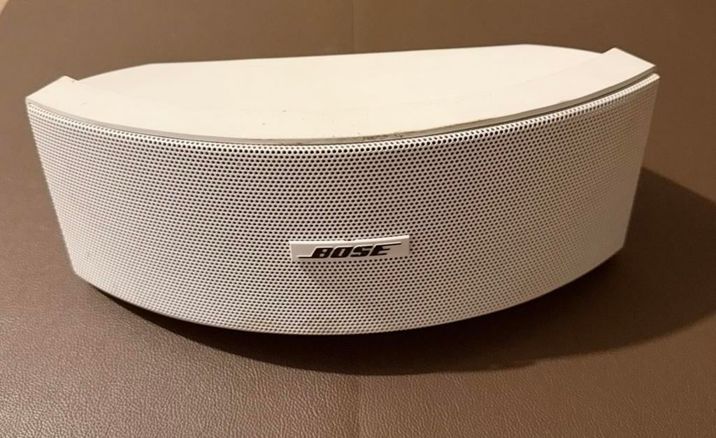 Bose 151 behuizing zonder speakers wit 2 stuks beschikbaar, Audio, Tv en Foto, Luidsprekerboxen, Ophalen of Verzenden, Zo goed als nieuw