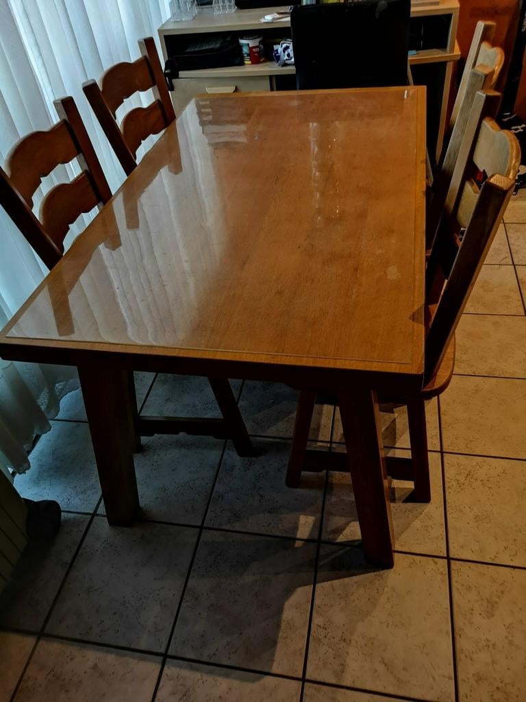 Houten tafel met 4 stoelen — zeer goede staat!, Ophalen, Zo goed als nieuw