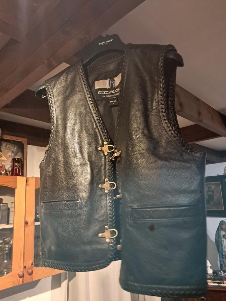 Ledermotogiletje, Ophalen