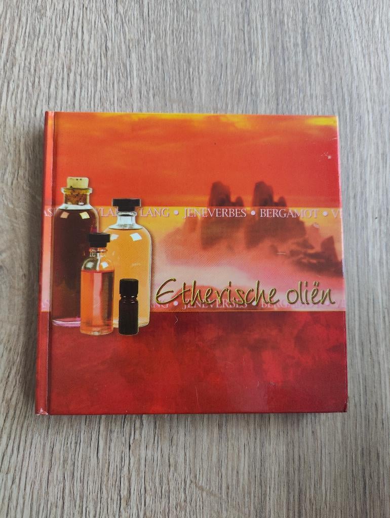 Etherische oliën - Mike Dowling, Boeken, Ophalen of Verzenden, Gelezen