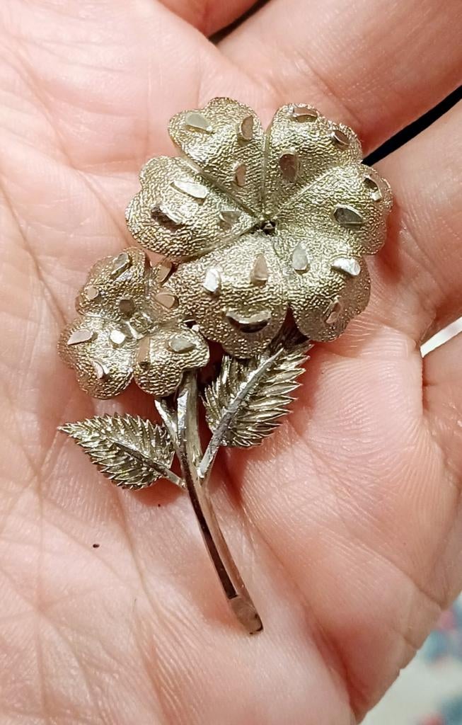Broche bloem, Ophalen of Verzenden, Zo goed als nieuw, Wit