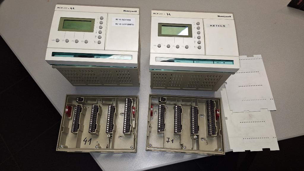 2 HONEYWELL  Controlers Regelaars MCR 200, Ophalen of Verzenden, Gebruikt