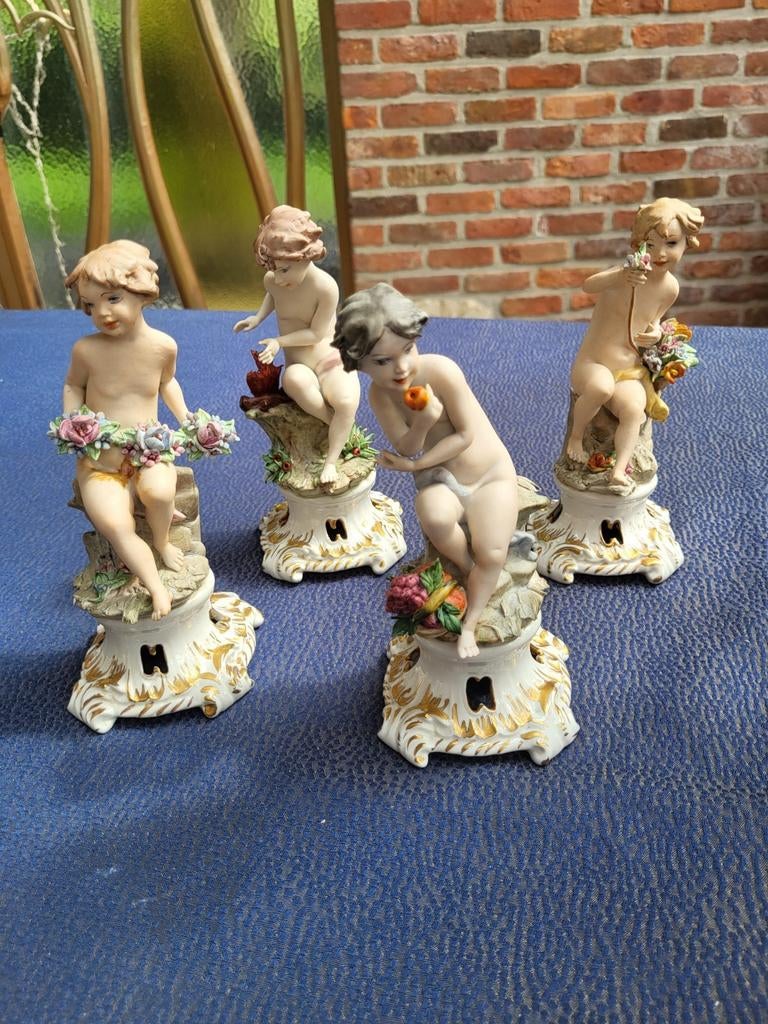 4 vintage capodimonte figuurtjes van porselein, Verzamelen, Ophalen, Gebruikt