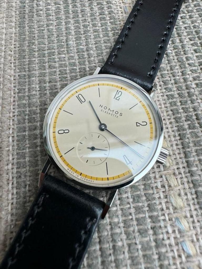 Nomos Glashutte Tangente A Century of Bauhaus Yellow 33mm, Handtassen en Accessoires, Sporthorloges, Zo goed als nieuw, Ophalen of Verzenden