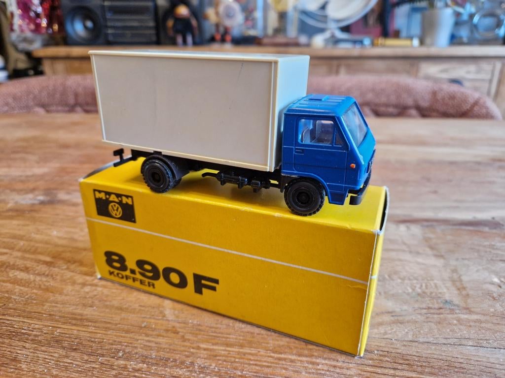 Conrad 1/50 nr3137 M.A.N volkswagen 8.90F koffer, Hobby en Vrije tijd, Modelauto's | 1:50, Ophalen of Verzenden, Conrad