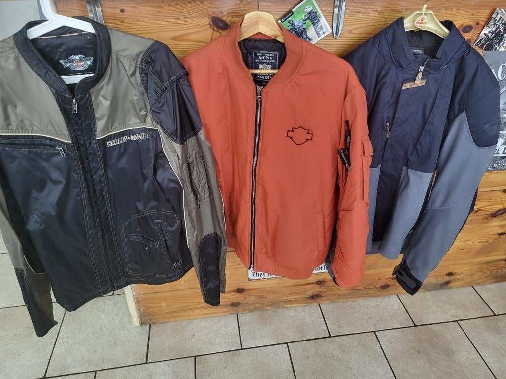 blouson Harley Davidson, comme neu les quatre blousons 230 €, Motos, Motos | Harley-Davidson, Particulier, Neuf