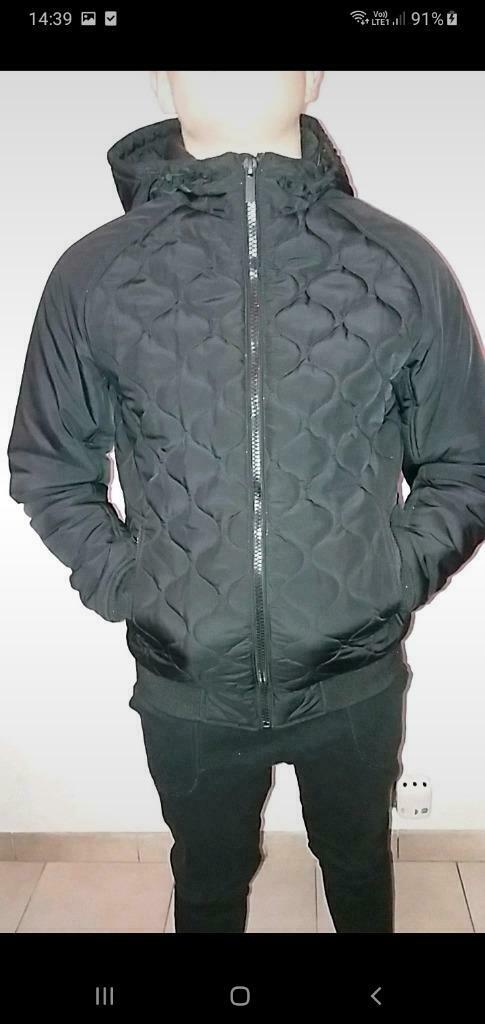 Veste noire bien chaude "Non Grada" taille S comme neuve, Enlèvement ou Envoi, Comme neuf, Taille 46 (S) ou plus petite, Noir