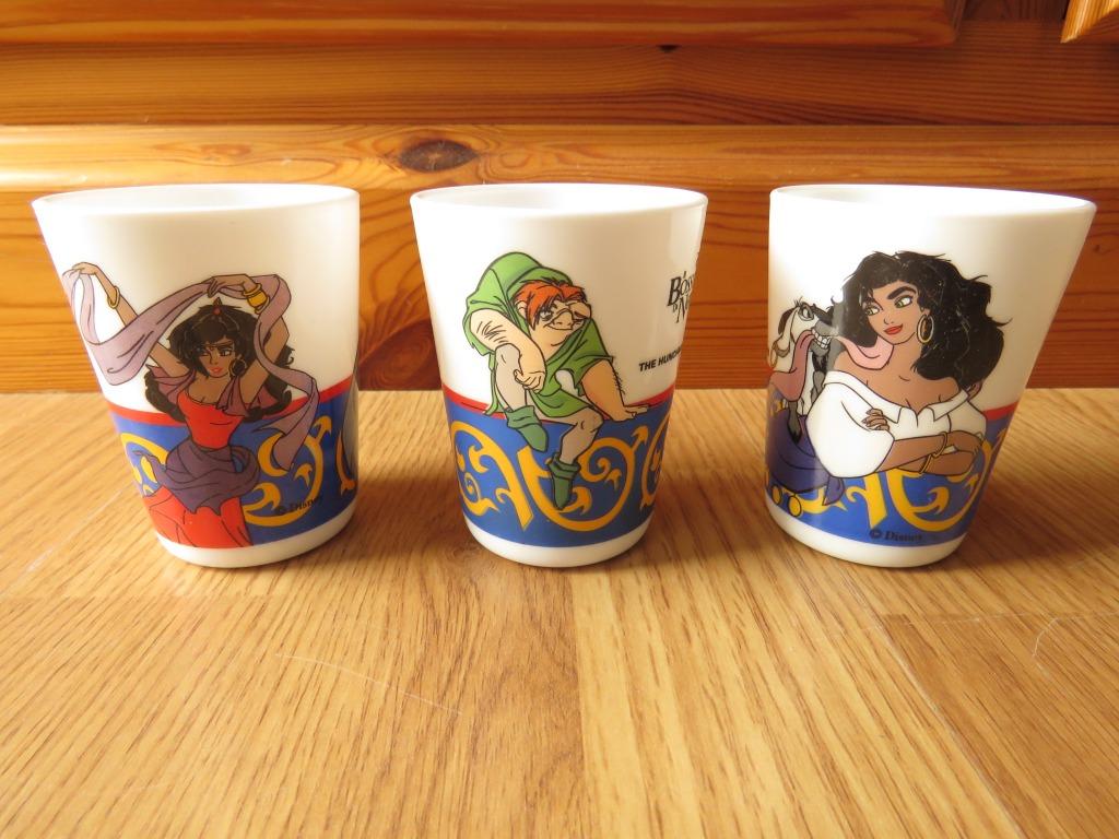 3 petits mug tasses le bossu de Notre Dame en arcopal, Ophalen of Verzenden, Gebruikt, Kop(pen) en/of Schotel(s)