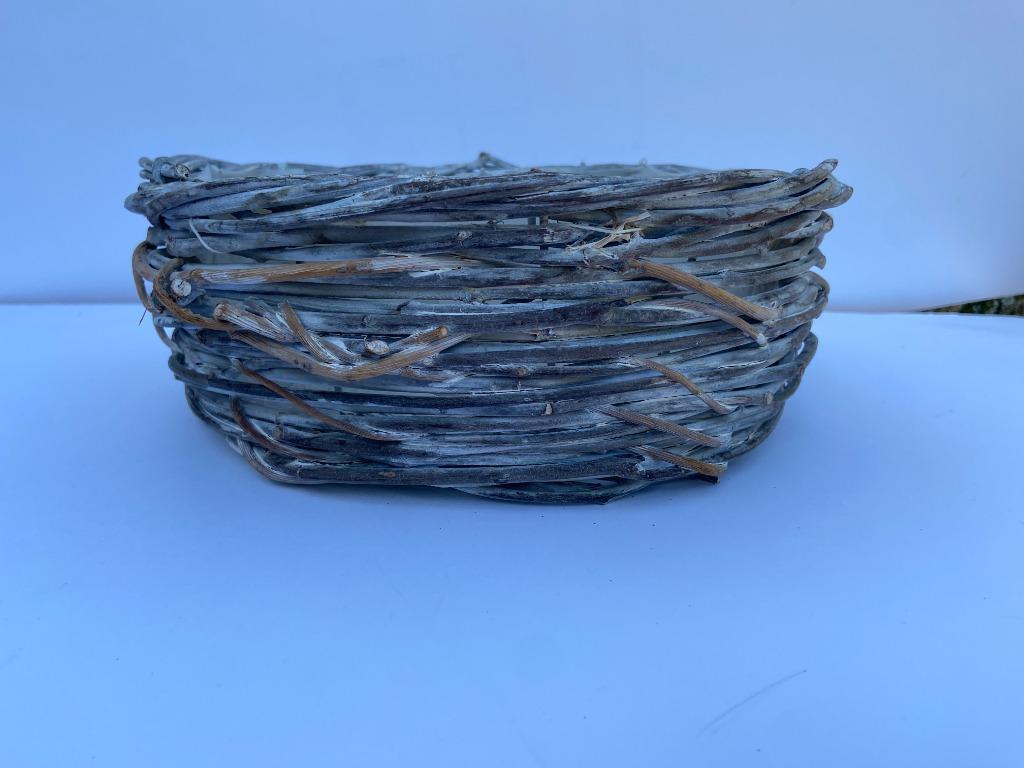Ronde rieten mand zilverkleurig 26 x26 cm, Mand, Rond, Ophalen of Verzenden, Zo goed als nieuw