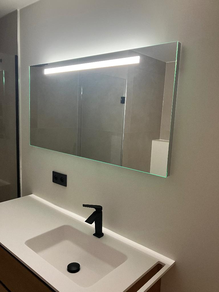 Miroir anti-buée avec éclairage intégré 120 x 60 cm, Maison & Meubles, Moins de 100 cm, Comme neuf, Enlèvement, Rectangulaire