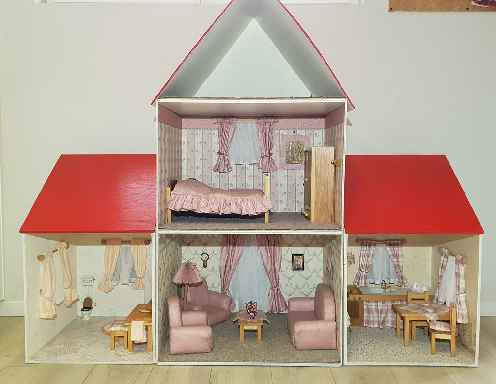 Handmade barbie poppenhuis, Ophalen, Zo goed als nieuw, Poppenhuis