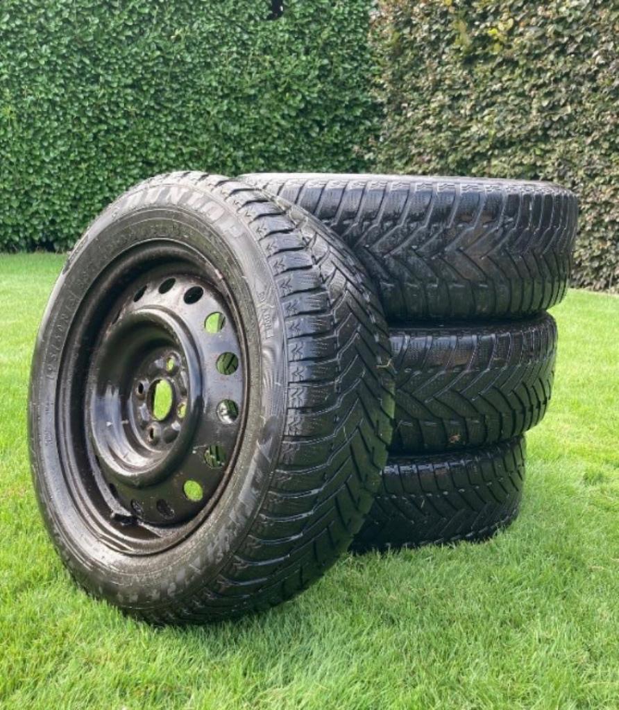 4x Dunlop winterbanden op velg 4 gaats, 195/60/R15 88T, Auto-onderdelen, Banden en Velgen, Ophalen, Gebruikt, 15 inch, Banden en Velgen