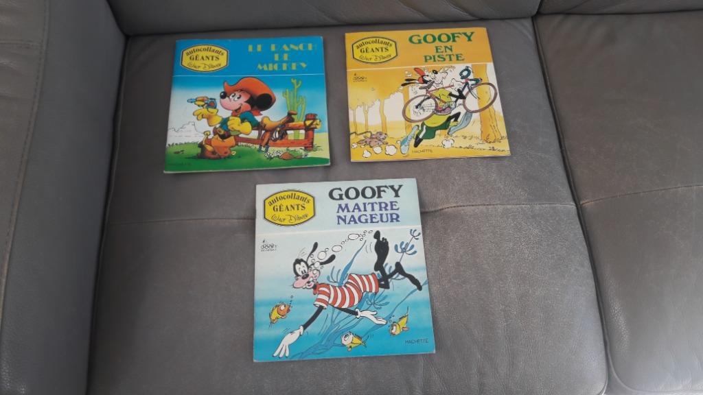 Trois livres d'autocollants Walt Disney Hachette 1979-1980, Collections, Disney, Enlèvement ou Envoi, Comme neuf, Autres types