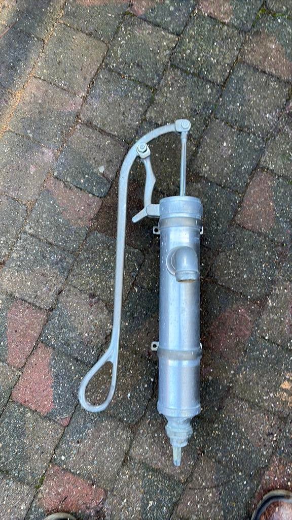 Handwaterpomp, Tuin en Terras, Ophalen, Zo goed als nieuw