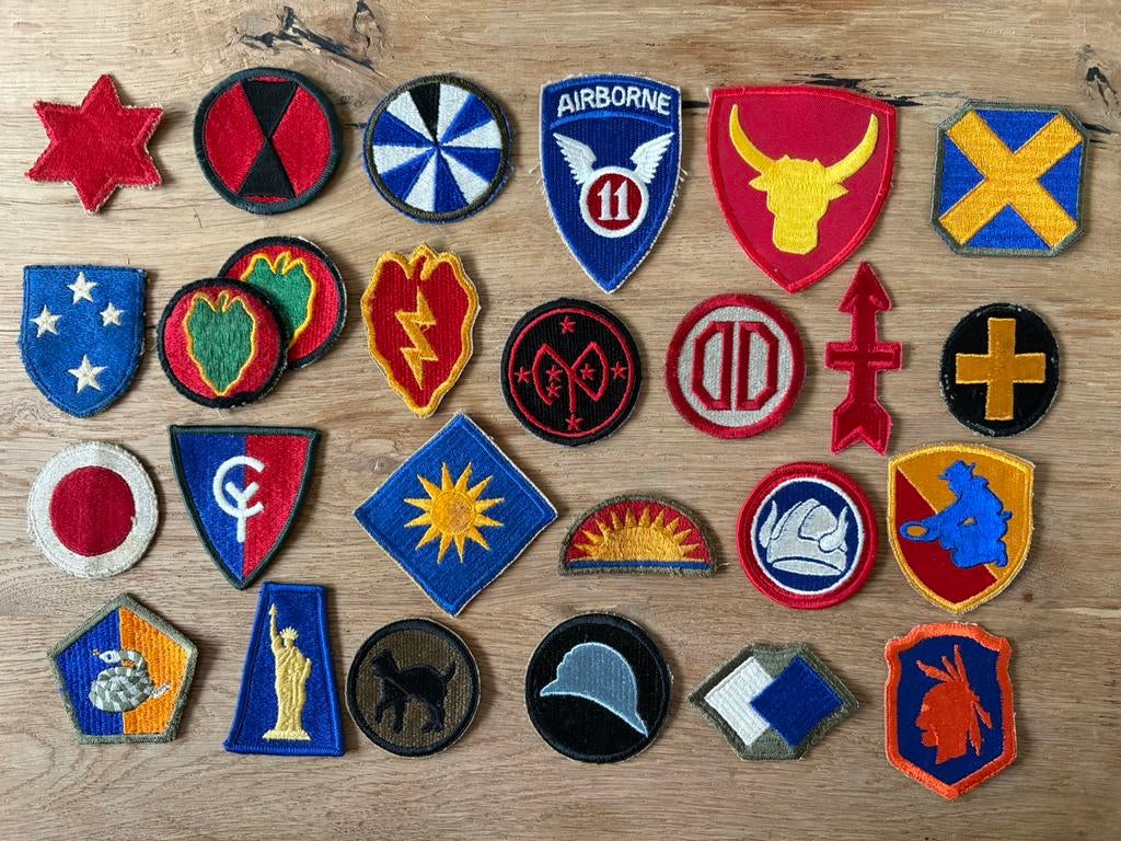 26 patches US WW2 -Pacifique, Enlèvement ou Envoi, Armée de terre, Emblème ou Badge