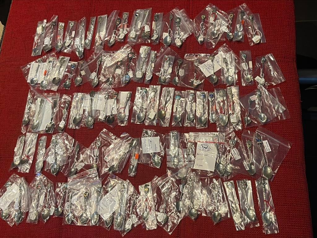 Grote collectie 860 souvenir lepeltjes KOOPJE, Ophalen