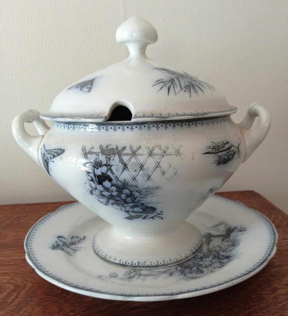Ancienne soupière en porcelaine opaque, Enlèvement