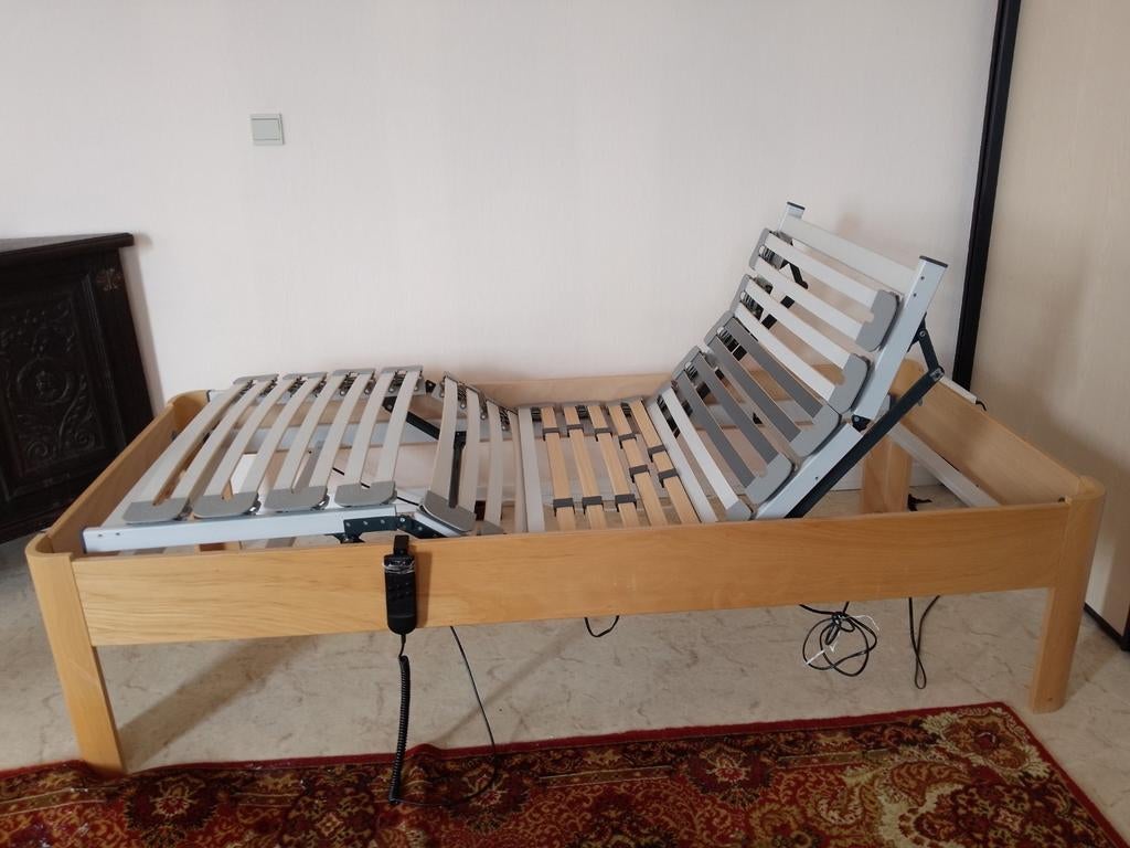 Lit électrique 1 personne en bois clair – très bon état, Enlèvement, Utilisé, Bois, 200 cm