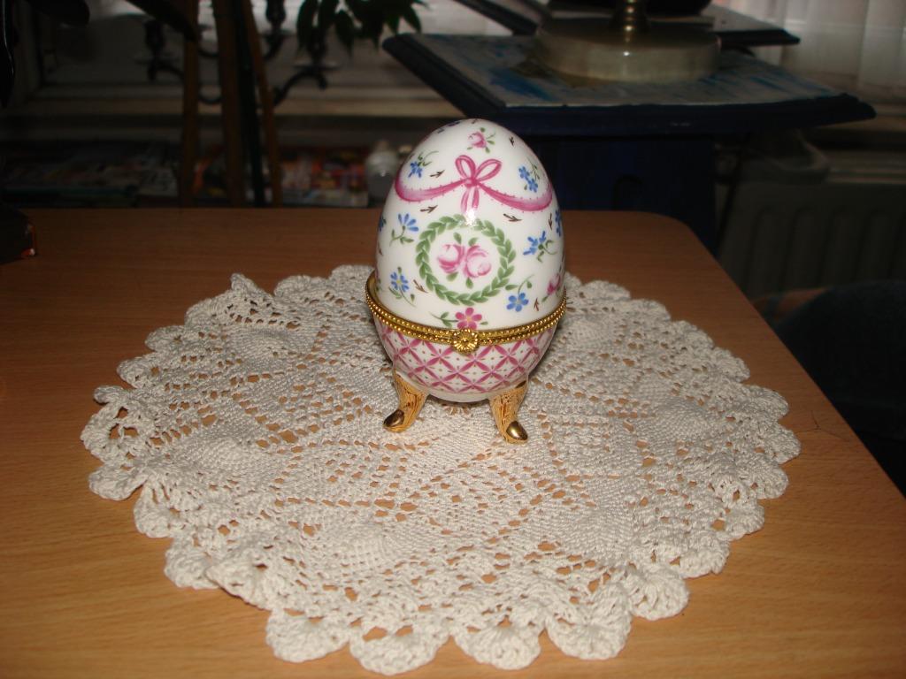 OEUFS EN PORCELAINE, Enlèvement ou Envoi