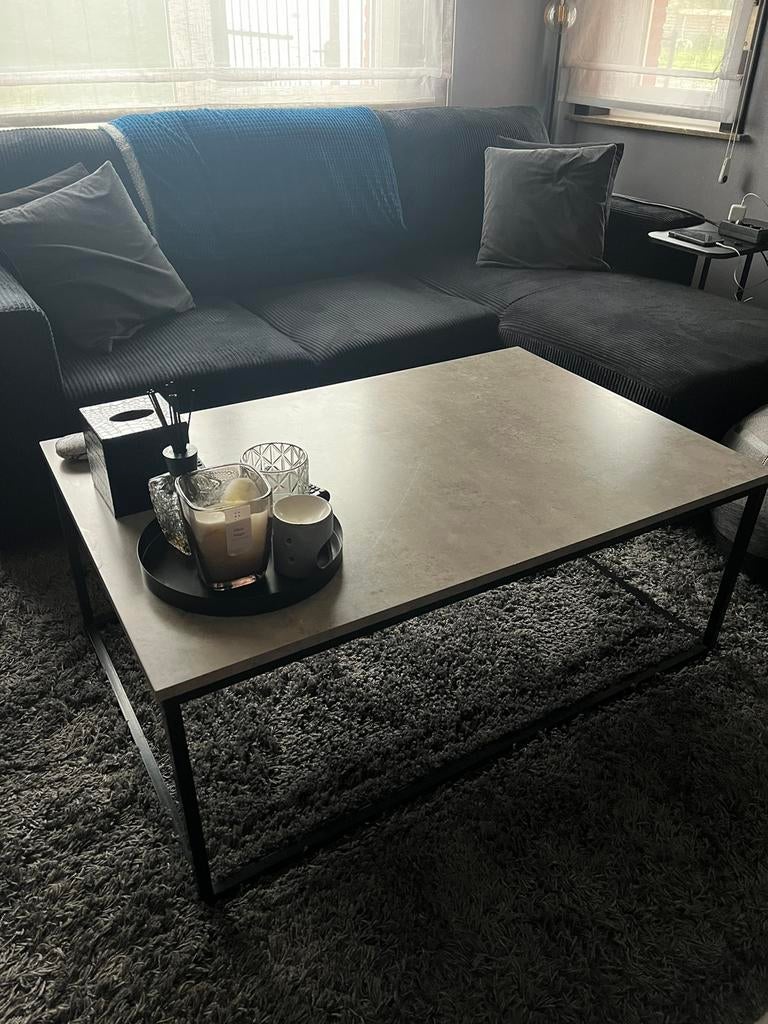 Table de salon (aspect béton), Enlèvement