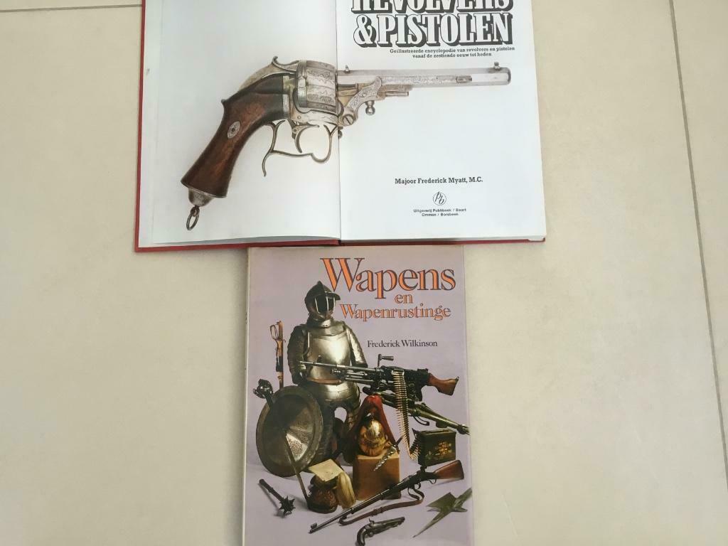 Wapens en Wapenuitrusting - Revolvers & Pistolen., Ophalen of Verzenden, Gelezen
