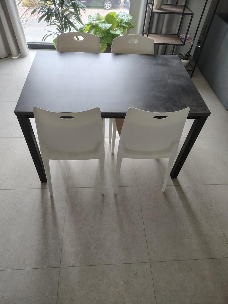 Table avec 4 chaises, Maison & Meubles, Tables | Tables à manger, Enlèvement ou Envoi