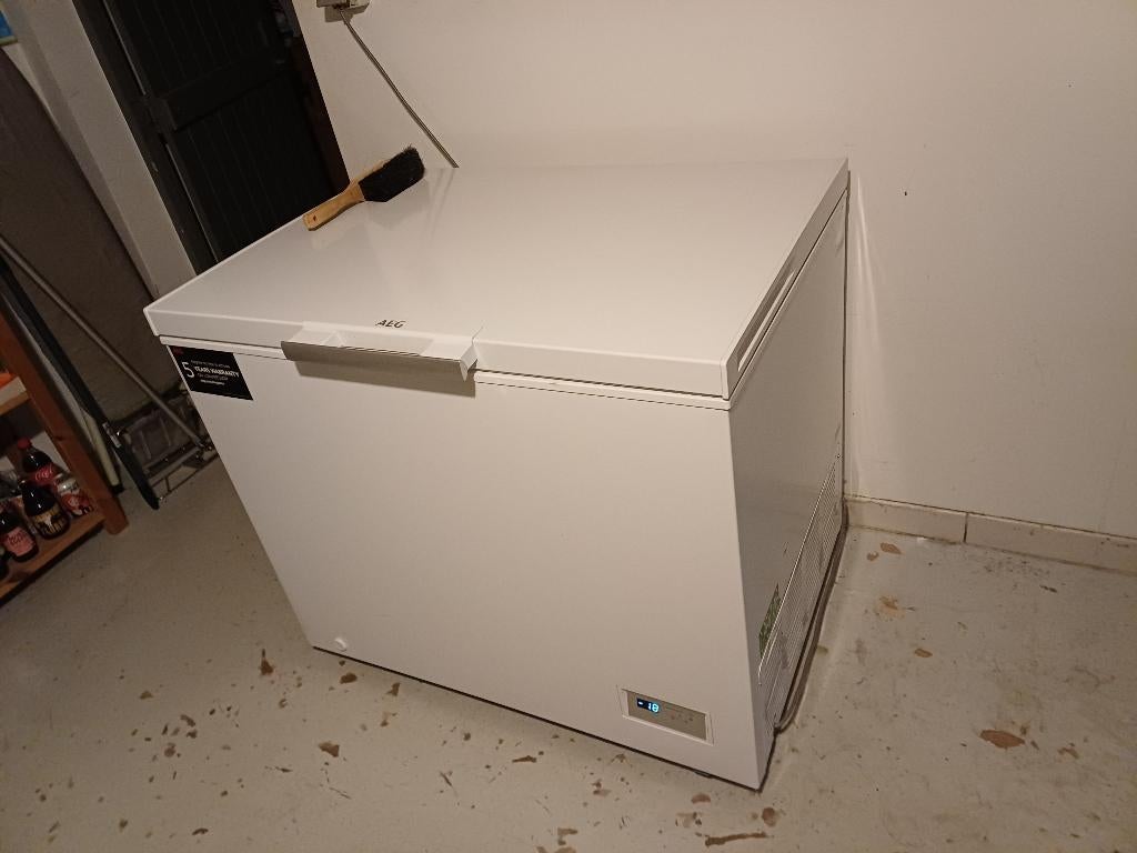 AEG diepvrieskist 254 liter, Elektronische apparatuur, Vriezers en Diepvrieskisten, Vrieskist, Gebruikt, Minder dan 85 cm, Vrijstaand