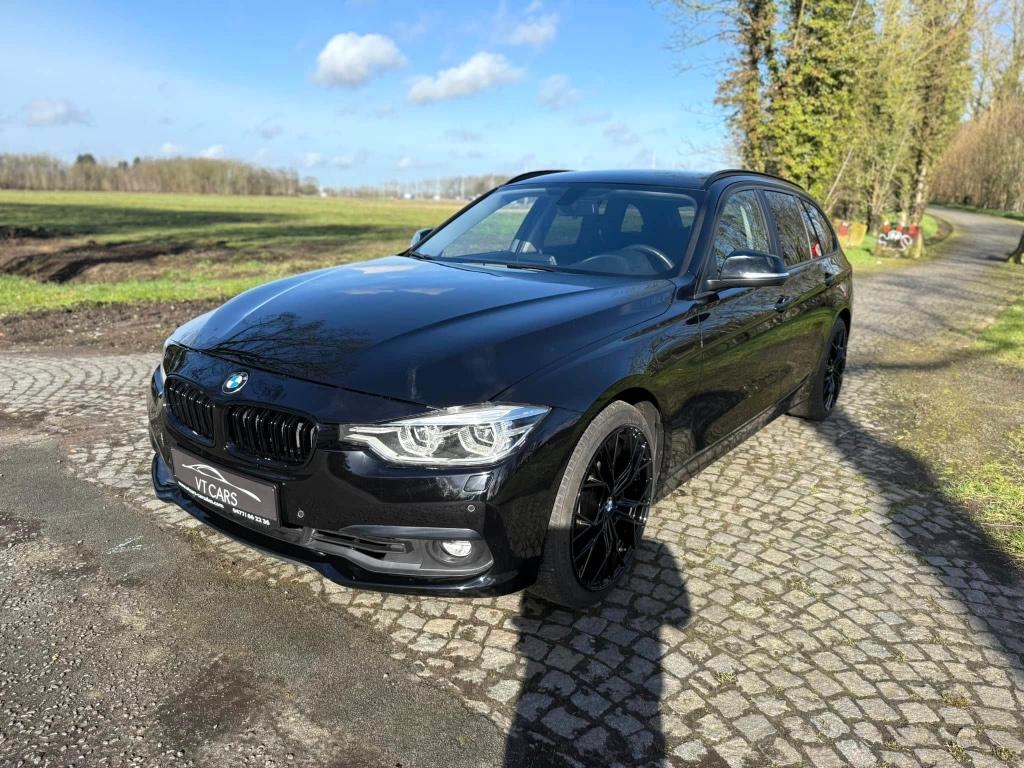 BMW 318I AUTOMAAT / FULL LED / CARPLAY / 63***km / GARANTIE, Bedrijf, 5 deurs, 3 cilinders, BMW Premium Selection