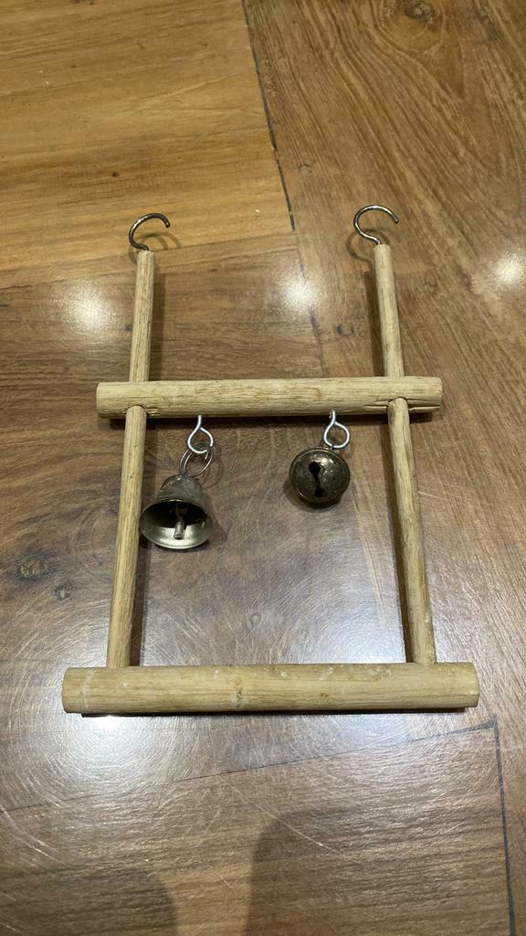 Schommel voor kleine vogels en 2 belletjes. (zit mee doos 5), Dieren en Toebehoren, Ophalen of Verzenden, Gebruikt, Kooi-accessoires