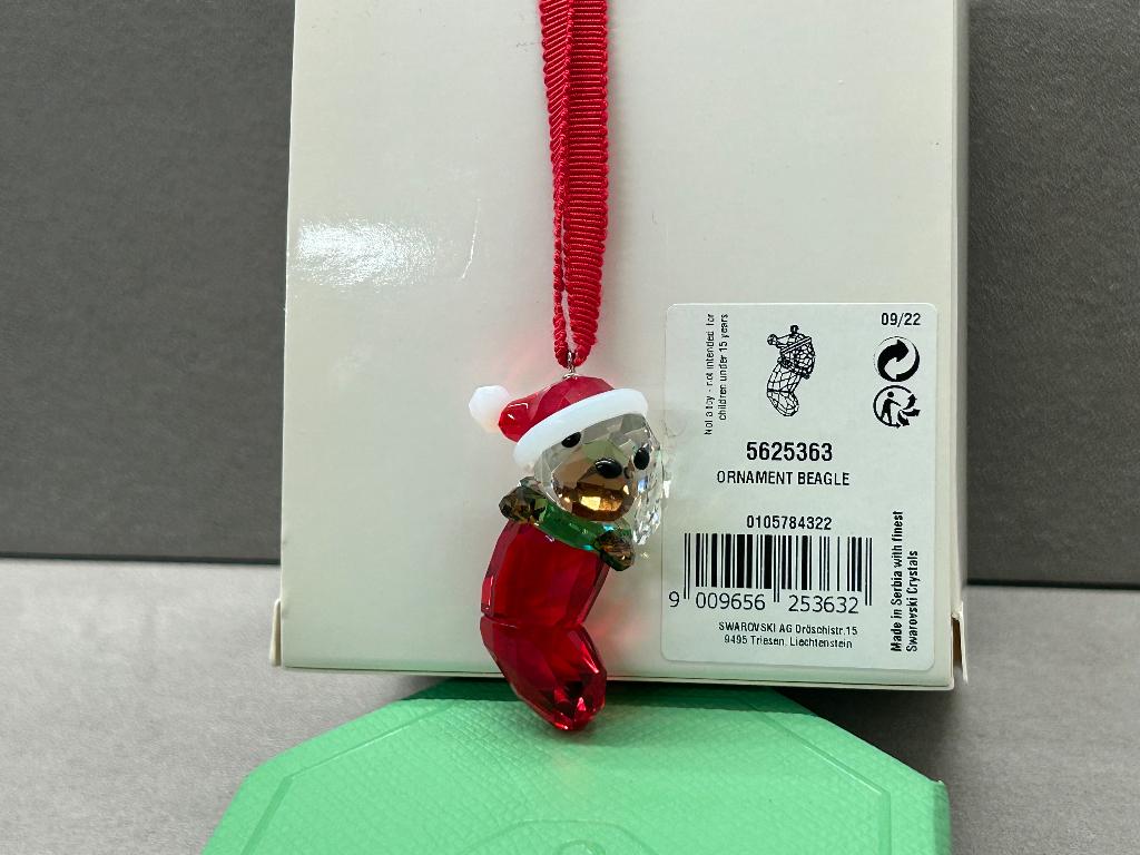 Swarovski Kerst Holiday Cheers Ornament Beagle, Collections, Swarovski, Neuf, Figurine, Enlèvement ou Envoi