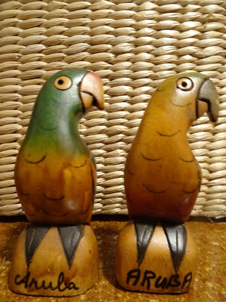 Vintage houten beeldje papegaai beeldjes papegaai Aruba 10cm, Ophalen of Verzenden, Zo goed als nieuw, Dier