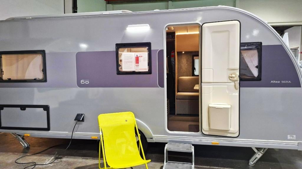 ADRIA ALTEA 502 UL 60 th ANNIVERSARY LIMITED, Caravanes & Camping, Camping-cars, Entreprise, jusqu'à 4, Adria, Électrique, 6 à 7 mètres
