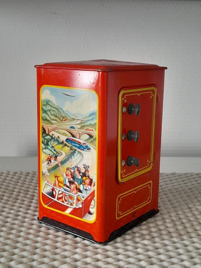 Vintage - Tire-lire coffre-fort des années 50, Enlèvement ou Envoi, Comme neuf, Métal ou Fer blanc, Moyens de transport