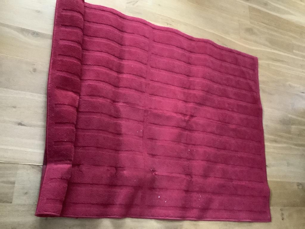 Grand tapis rouge 130 x 200 cm, Maison & Meubles, Ameublement | Tapis & Moquettes, Rouge, 150 à 200 cm, 100 à 150 cm, Enlèvement