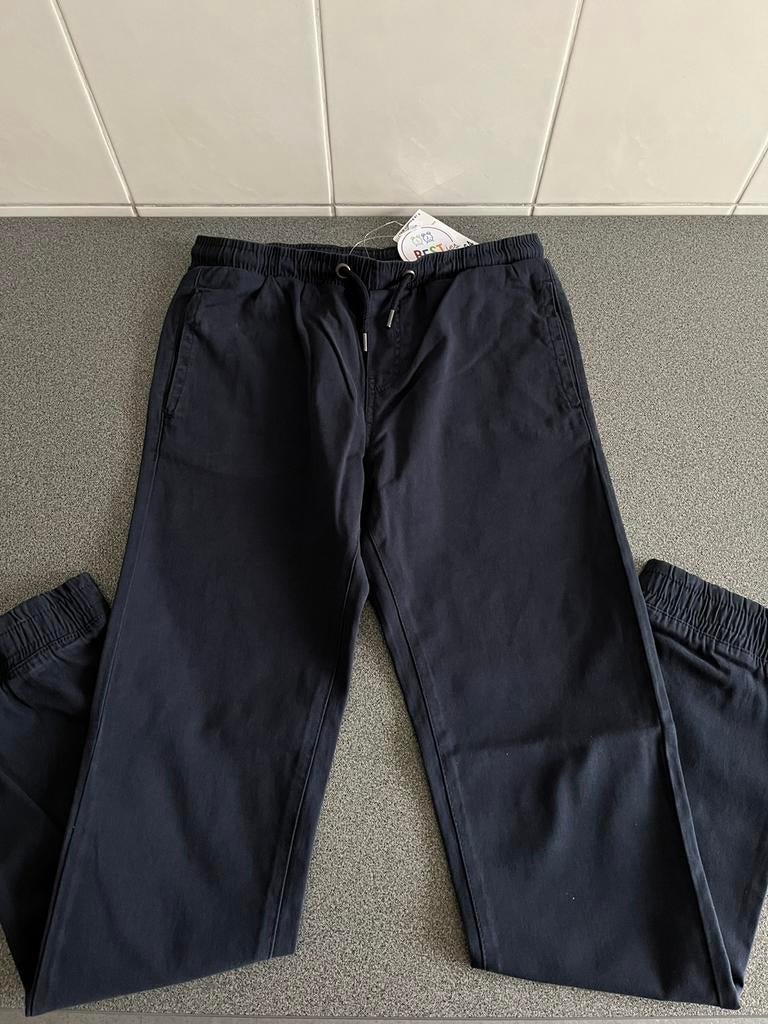 Donkerblauwe cargobroek JBC - maat 164, Kinderen en Baby's, Kinderkleding | Maat 164, Broek, Ophalen of Verzenden, Jongen, Nieuw