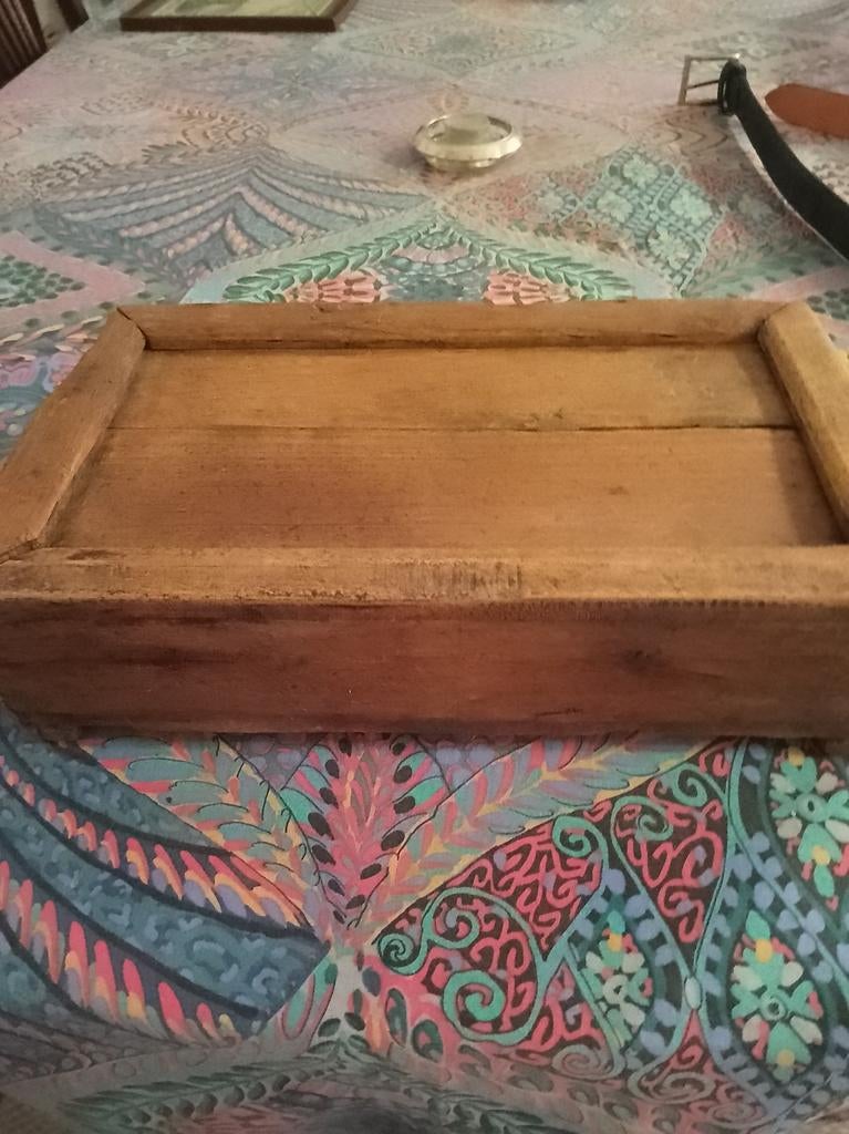 Antieke houten doosje, Enlèvement