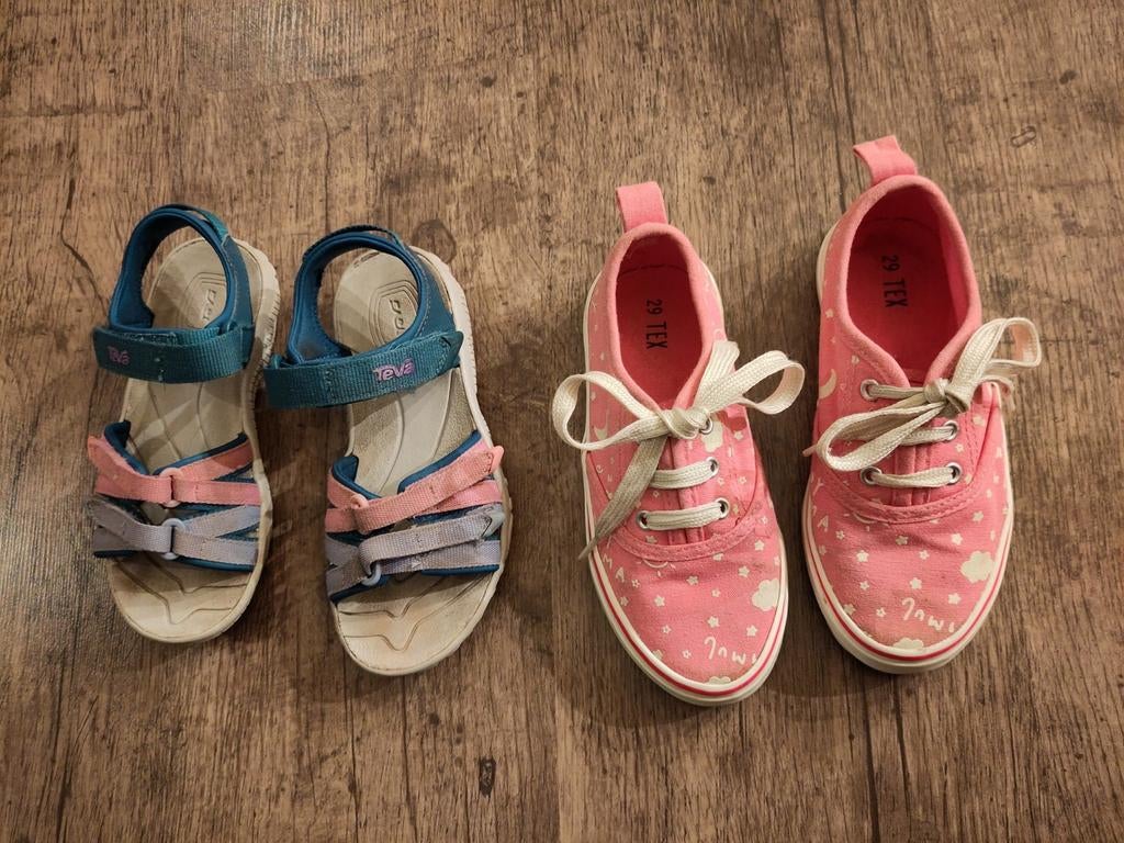 Sandalen Teva en roze sportieve schoenen maat 29, Ophalen, Schoenen