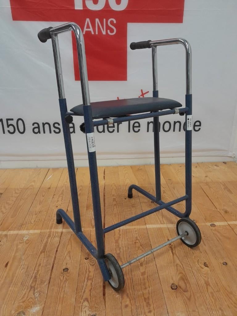 Tribune d'intérieur vendue par la Croix-Rouge, Divers, Enlèvement